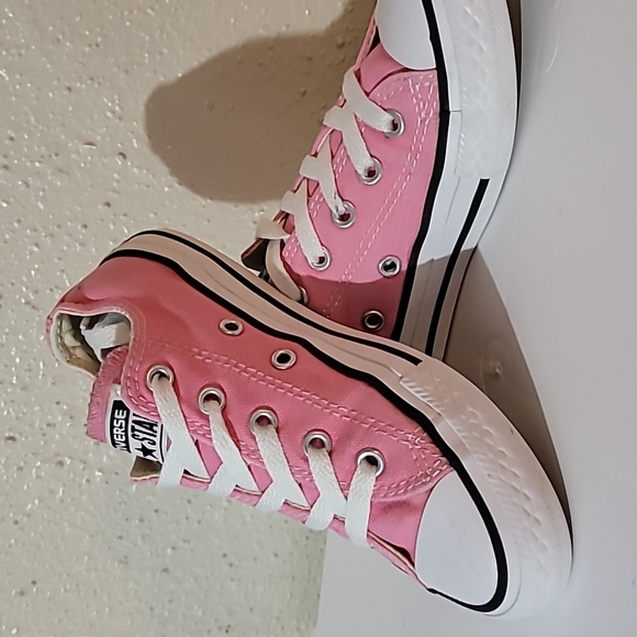 Pink Converse - Picture 1 of 5